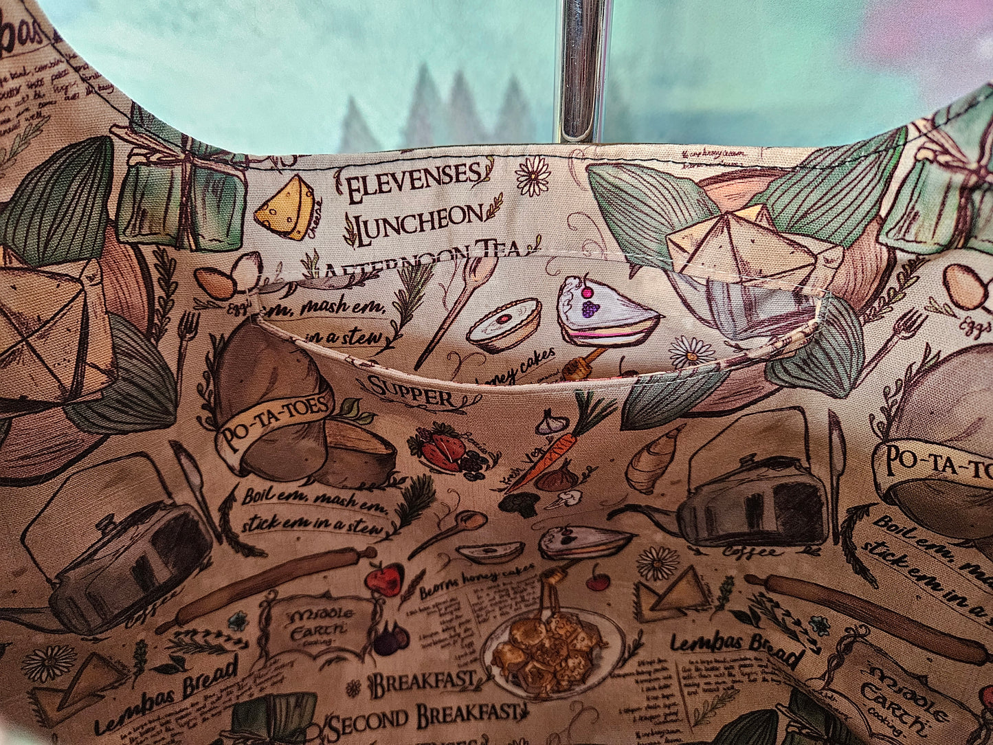 Second Breakfast Peekaboo Bag